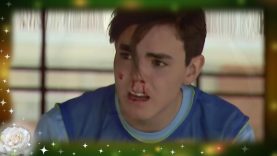 Título: Todo lo que hace es abofetear a su novio