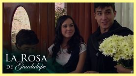 Delante de sus camaradas